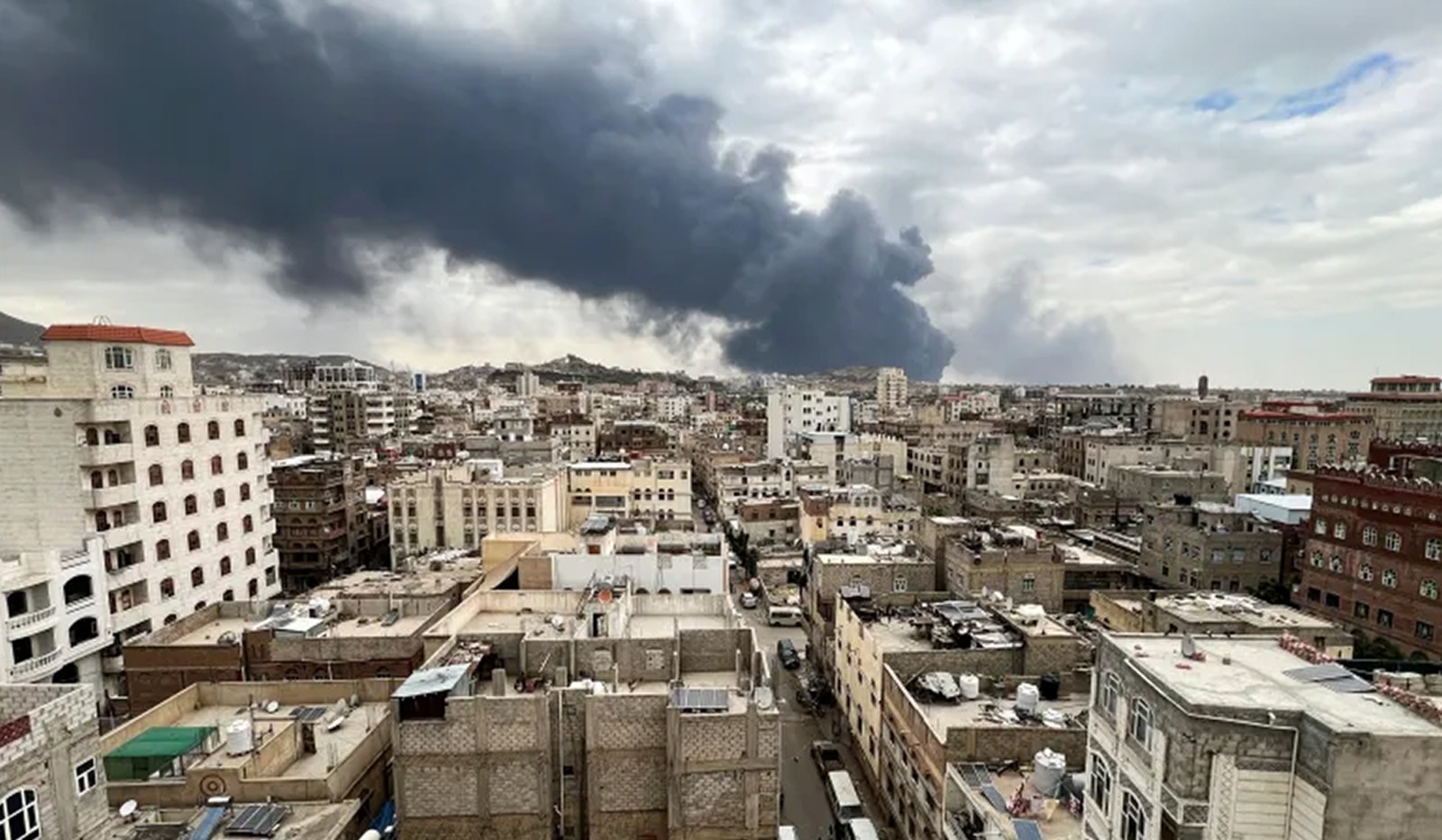 Israel Strikes Yemen’s Main Airport in Escalating Confrontation with Houthis